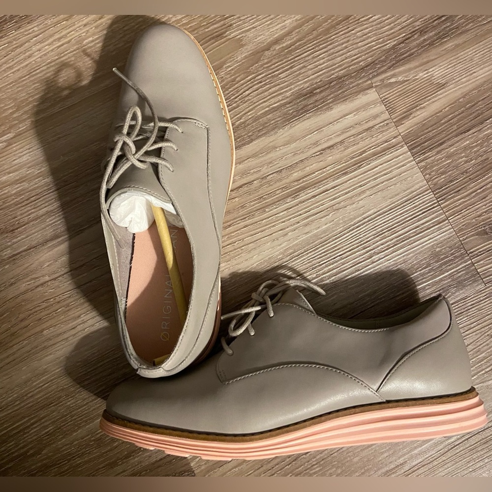 Women’s Cole Haan  original grand gray/pink leather band loafers.Size 5.5B
